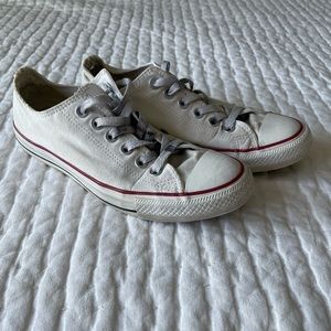 Converse Low Top in White Unisex US Women's 8/Men's 6